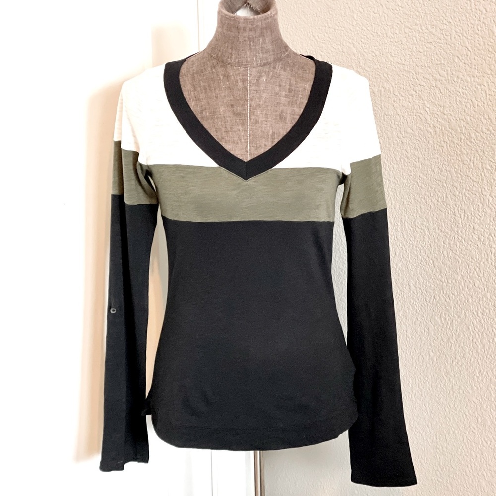 Colorblock V-Neck Long Sleeve Top